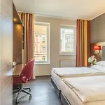 Plaza ホテル 4*