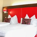 ホテル Plaza 4*