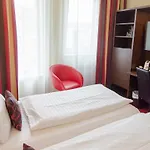 ホテル Plaza 4*