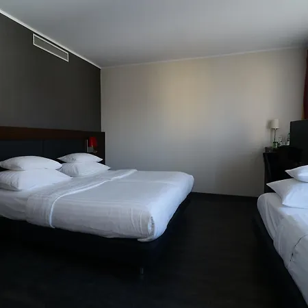 Western Plaza Szálloda 4*