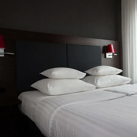 Western Plaza 4*