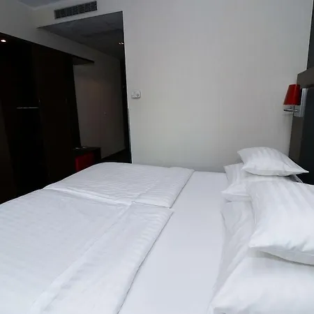 Hotel Plaza 4*