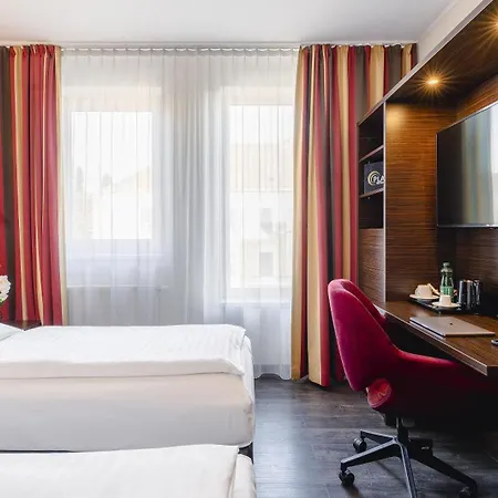 Plaza Hotel 4*