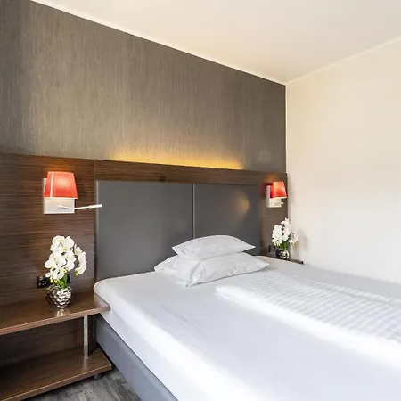 Plaza Hotel 4*